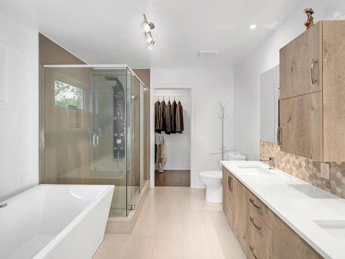 Salle de bains attenante Ã  la CCP - 636 Rue Des Myosotis, Laval (Sainte-Dorothée), QC - Indoor Photo Showing Bathroom