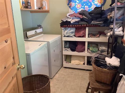 305 Kaleva Rd, Sointula, BC - Indoor Photo Showing Laundry Room