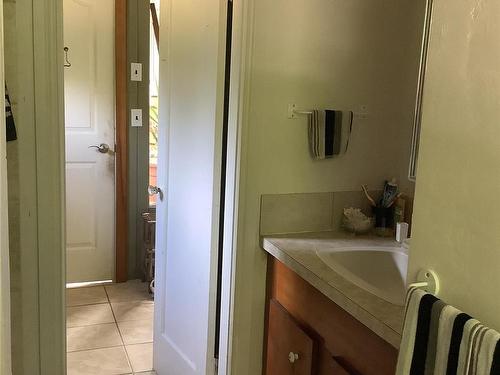 305 Kaleva Rd, Sointula, BC - Indoor Photo Showing Bathroom