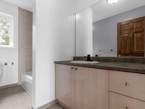 Ensuite bathroom - 4218 Rue Desrosiers, Montréal (Pierrefonds-Roxboro), QC - Indoor Photo Showing Bathroom
