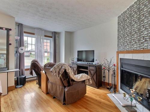 Living room - 687Z Rue Du Prince-Rupert, Sherbrooke (Fleurimont), QC - Indoor Photo Showing Living Room With Fireplace