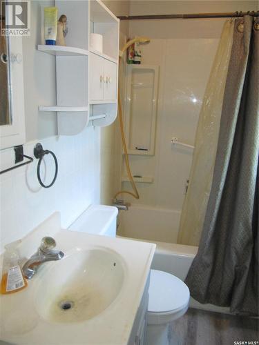 1681 97Th Street, North Battleford, SK - Indoor Photo Showing Bathroom