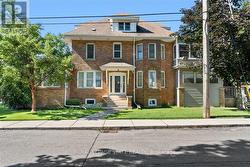 32 ROSSLYN AVE S  Hamilton, ON L8M 3H9
