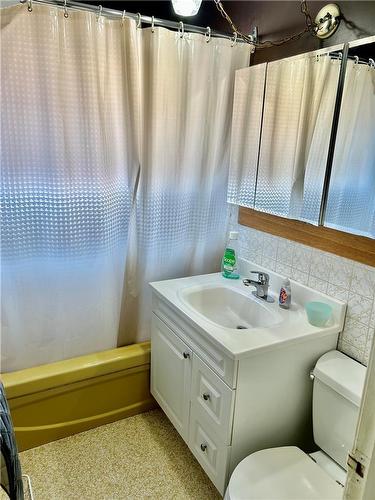 540 La Crosse Street, Virden, MB - Indoor Photo Showing Bathroom
