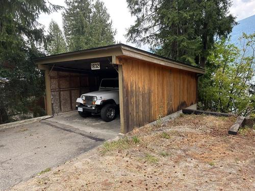 1832 Highway 3A, Nelson, BC - Outdoor