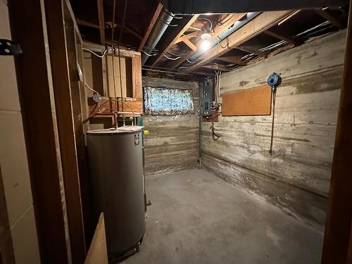 1832 Highway 3A, Nelson, BC - Indoor Photo Showing Basement