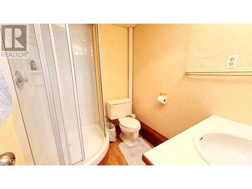 10864 101 Street, Taylor, BC - Indoor Photo Showing Bathroom