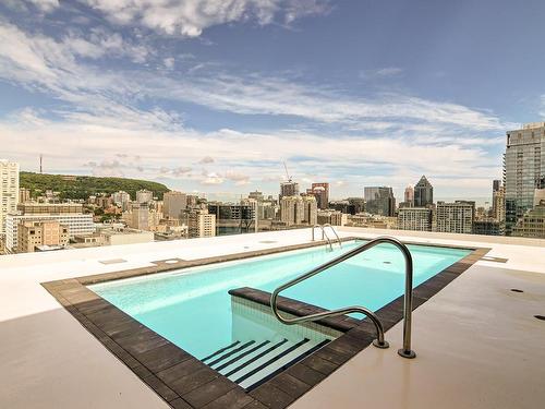 Piscine - 1107-1160 Rue Mackay, Montréal (Ville-Marie), QC - Outdoor With In Ground Pool With View