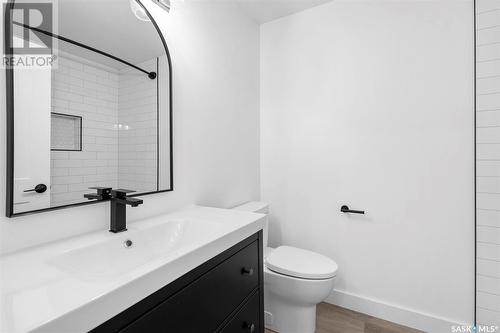 107B 4Th Street E, Saskatoon, SK - Indoor Photo Showing Bathroom