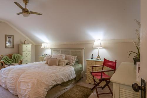 310 Kootenay Avenue, Trail, BC - Indoor Photo Showing Bedroom