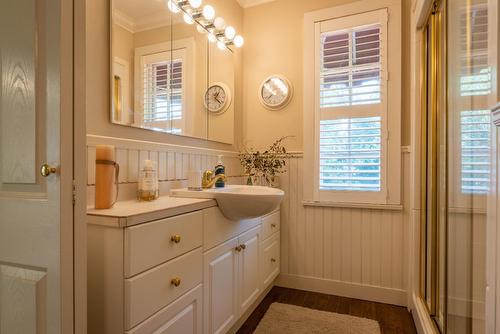 310 Kootenay Avenue, Trail, BC - Indoor Photo Showing Bathroom