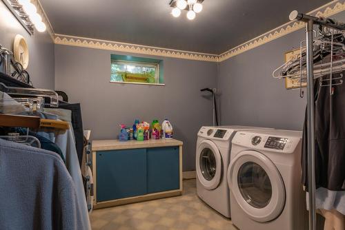 310 Kootenay Avenue, Trail, BC - Indoor Photo Showing Laundry Room