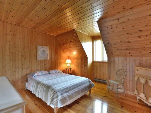 Bedroom - 138 Ch. Des Lacs, Chute-Saint-Philippe, QC - Indoor Photo Showing Bedroom