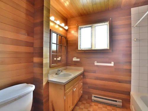 Bathroom - 138 Ch. Des Lacs, Chute-Saint-Philippe, QC - Indoor Photo Showing Bathroom