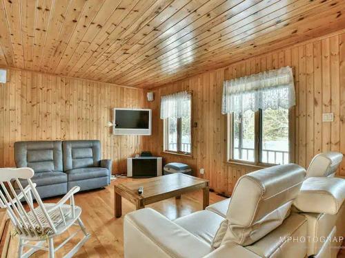 Living room - 138 Ch. Des Lacs, Chute-Saint-Philippe, QC - Indoor Photo Showing Living Room