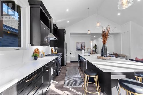 392 Matese, Lakeshore, ON - Indoor Photo Showing Kitchen With Upgraded Kitchen