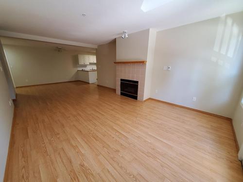 208 - 105 Knighton Rd, Kimberley, BC - Indoor With Fireplace