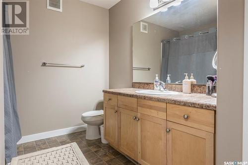 571 Elphinstone Street, Regina, SK - Indoor Photo Showing Bathroom
