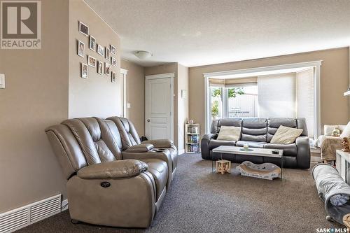 571 Elphinstone Street, Regina, SK - Indoor Photo Showing Living Room