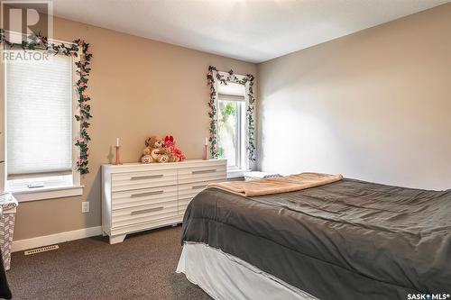 571 Elphinstone Street, Regina, SK - Indoor Photo Showing Bedroom