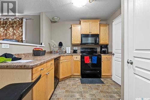 571 Elphinstone Street, Regina, SK - Indoor Photo Showing Kitchen