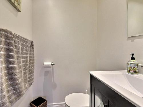 Ensuite bathroom - 3946  - 3952 Rue De La Seine, Laval (Chomedey), QC - Indoor Photo Showing Bathroom