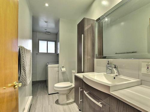 Bathroom - 3946  - 3952 Rue De La Seine, Laval (Chomedey), QC - Indoor Photo Showing Bathroom