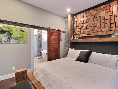 7343 Lakefront Pl, Lake Cowichan, BC - Indoor Photo Showing Bedroom