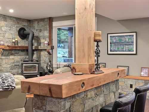 7343 Lakefront Pl, Lake Cowichan, BC - Indoor With Fireplace