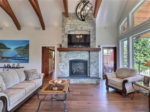 7343 Lakefront Pl, Lake Cowichan, BC - Indoor Photo Showing Living Room With Fireplace