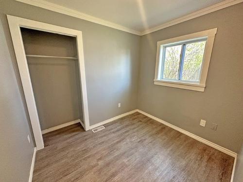 307 Robertson Street, Thunder Bay, ON - Indoor Photo Showing Other Room