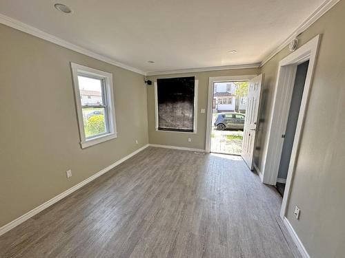 307 Robertson Street, Thunder Bay, ON - Indoor Photo Showing Other Room