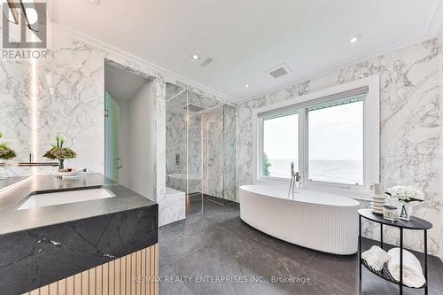 928 Lynnrod Court, Mississauga, ON - Indoor Photo Showing Bathroom