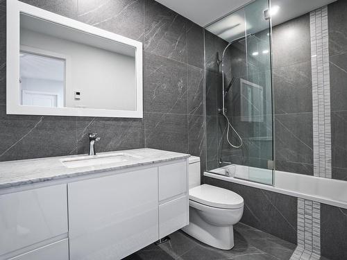 Bathroom - 310 Av. Lansdowne, Westmount, QC 