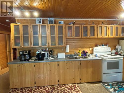 904 Mahigan Crescent, Lac La Ronge, SK - Indoor Photo Showing Kitchen With Double Sink
