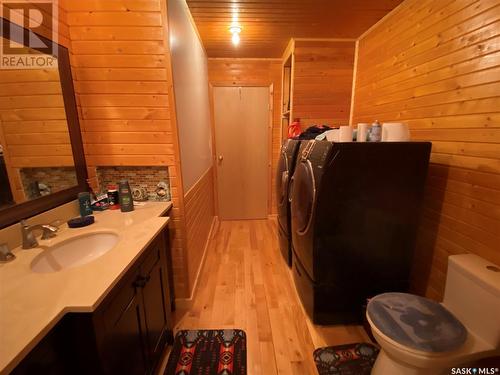 904 Mahigan Crescent, Lac La Ronge, SK - Indoor Photo Showing Laundry Room