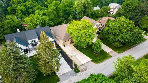 Large double driveway fits up to six cars - 123 William Street, Niagara-On-The-Lake, ON - Outdoor