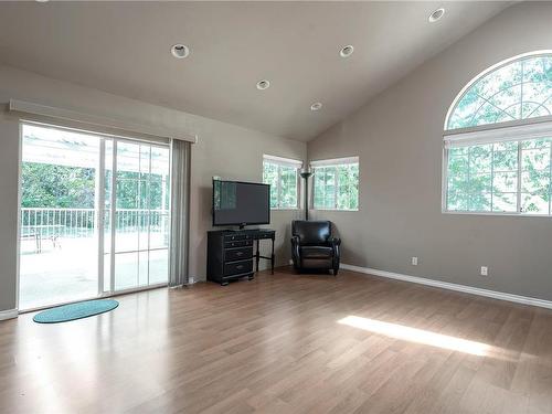 1527 Heriot Bay Rd, Quadra Island, BC - Indoor Photo Showing Living Room