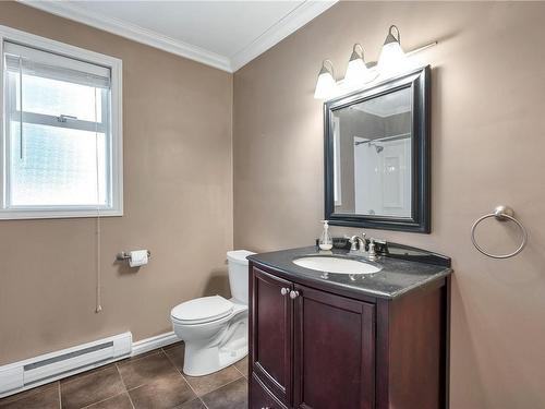 1527 Heriot Bay Rd, Quadra Island, BC - Indoor Photo Showing Bathroom