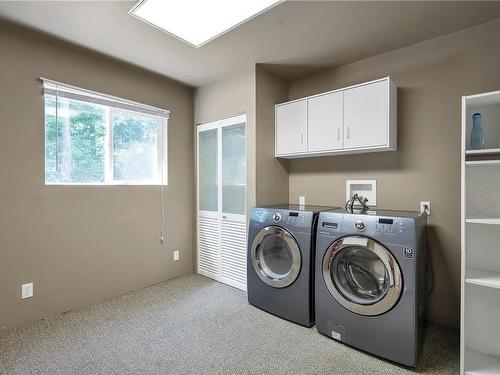 1527 Heriot Bay Rd, Quadra Island, BC - Indoor Photo Showing Laundry Room