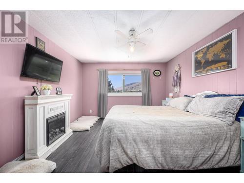 7181 Brewer Road, Coldstream, BC - Indoor Photo Showing Bedroom