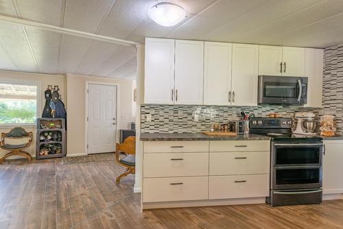 504 201St Avenue, Castlegar, BC - Indoor Photo Showing Kitchen