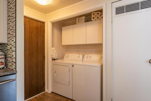 504 201St Avenue, Castlegar, BC - Indoor Photo Showing Laundry Room