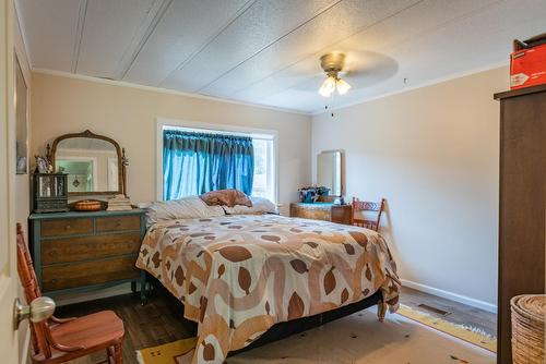 504 201St Avenue, Castlegar, BC - Indoor Photo Showing Bedroom