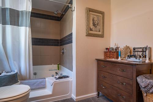 504 201St Avenue, Castlegar, BC - Indoor Photo Showing Bathroom
