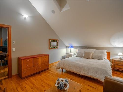 1240 Coats Dr, Gabriola Island, BC - Indoor Photo Showing Bedroom