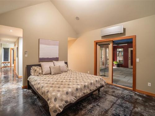 1240 Coats Dr, Gabriola Island, BC - Indoor Photo Showing Bedroom