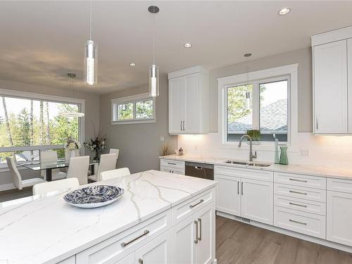 3156 Mission Rd, Courtenay, BC - Indoor Photo Showing Kitchen With Double Sink With Upgraded Kitchen