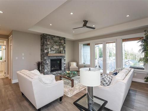 3156 Mission Rd, Courtenay, BC - Indoor Photo Showing Living Room With Fireplace