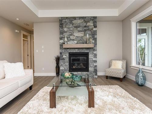 3156 Mission Rd, Courtenay, BC - Indoor Photo Showing Living Room With Fireplace